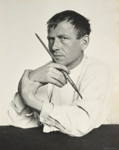 Hugo Erfurth. «Otto Dix mit Pinsel», 1929. Domaine public.