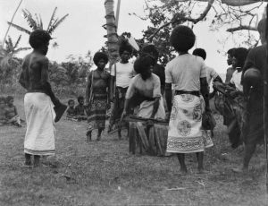 Groupe de Maoris dansant. Photo: Diamond Jenness (1911–12)