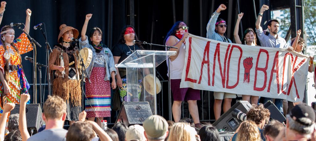 Groupes d'activistes autochtones de l'Ouest canadien lors de la Marche pour le climat, Montréal, 27 September 2019